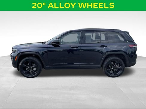 Used 2024 Jeep Grand Cherokee Limited w/ Black Appearance Package AWD/4WD image 7