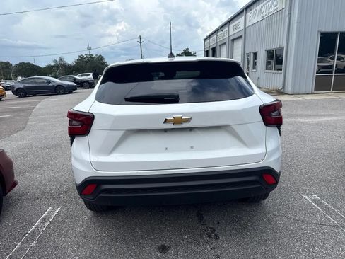 Used 2025 Chevrolet Trax LS FWD image 9