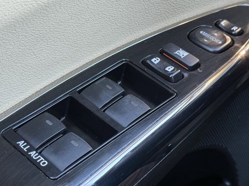 Used 2018 Toyota Avalon XLE image 32