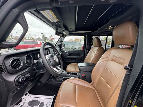 Used 2022 Jeep Wrangler Unlimited Sahara w/ Cold Weather Group image 19