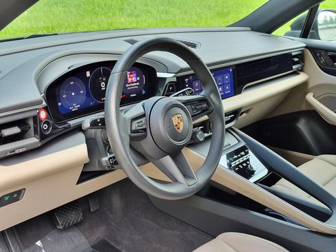 Used 2025 Porsche Macan 4 Electric AWD/4WD image 4