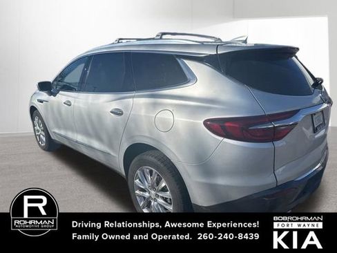 Used 2019 Buick Enclave Essence image 3