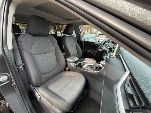 Used 2025 Toyota RAV4 XLE image 36