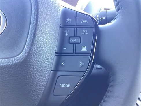 Used 2025 Toyota bZ4X FWD image 18