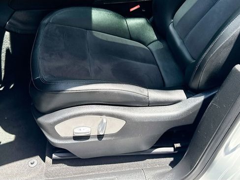Used 2018 Porsche Macan AWD/4WD image 19