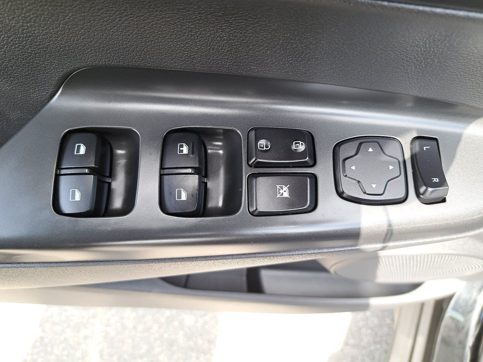 Used 2023 Hyundai Kona SE w/ Cargo Package AWD/4WD image 29