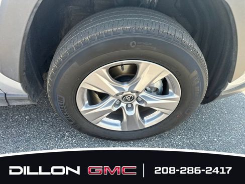 Used 2025 Toyota RAV4 XLE AWD/4WD image 21