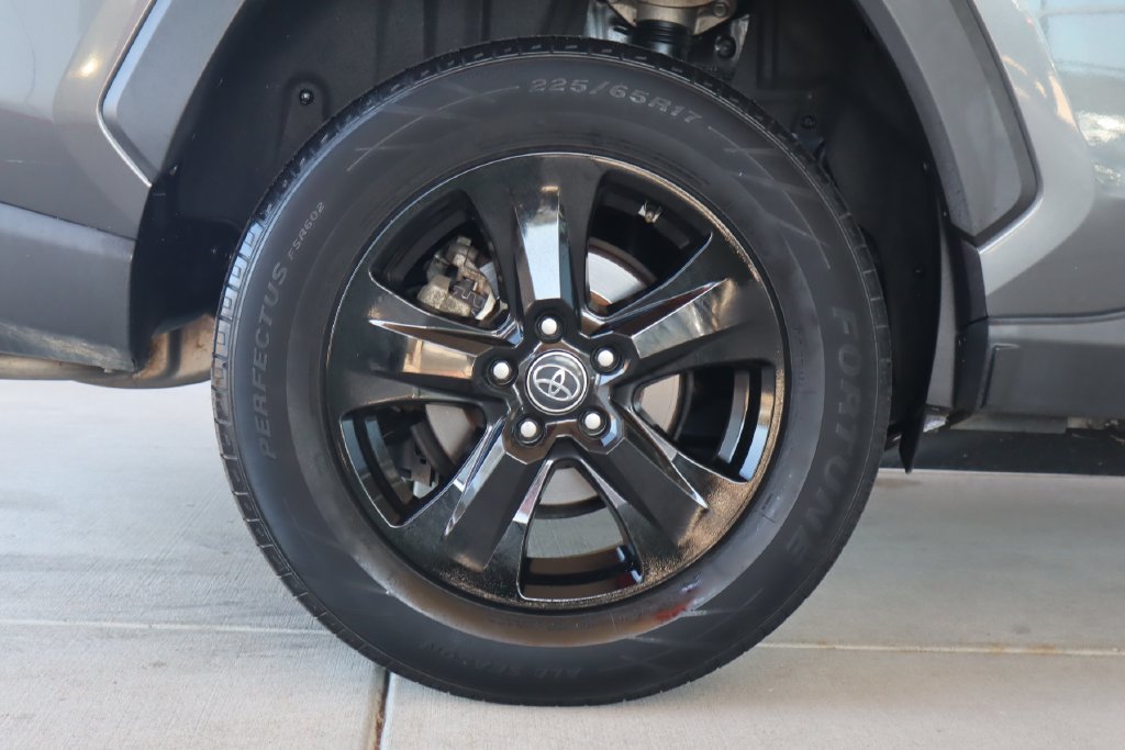Used 2020 Toyota RAV4 XLE FWD image 12