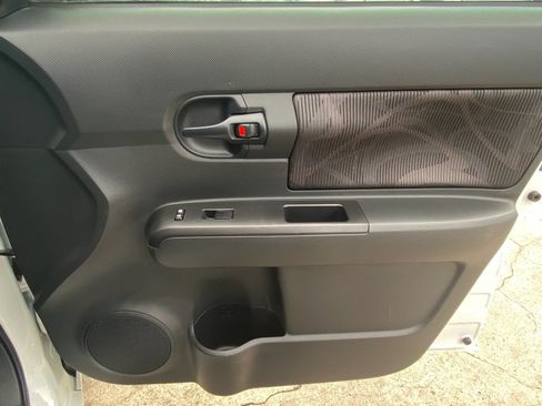Used 2015 Scion xB FWD image 12