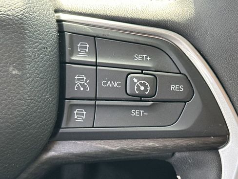 Used 2023 Jeep Grand Cherokee L Limited w/ Rear Seat Video Group I image 29