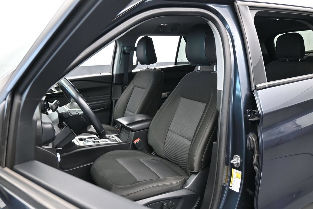 Used 2023 Ford Explorer XLT RWD image 10