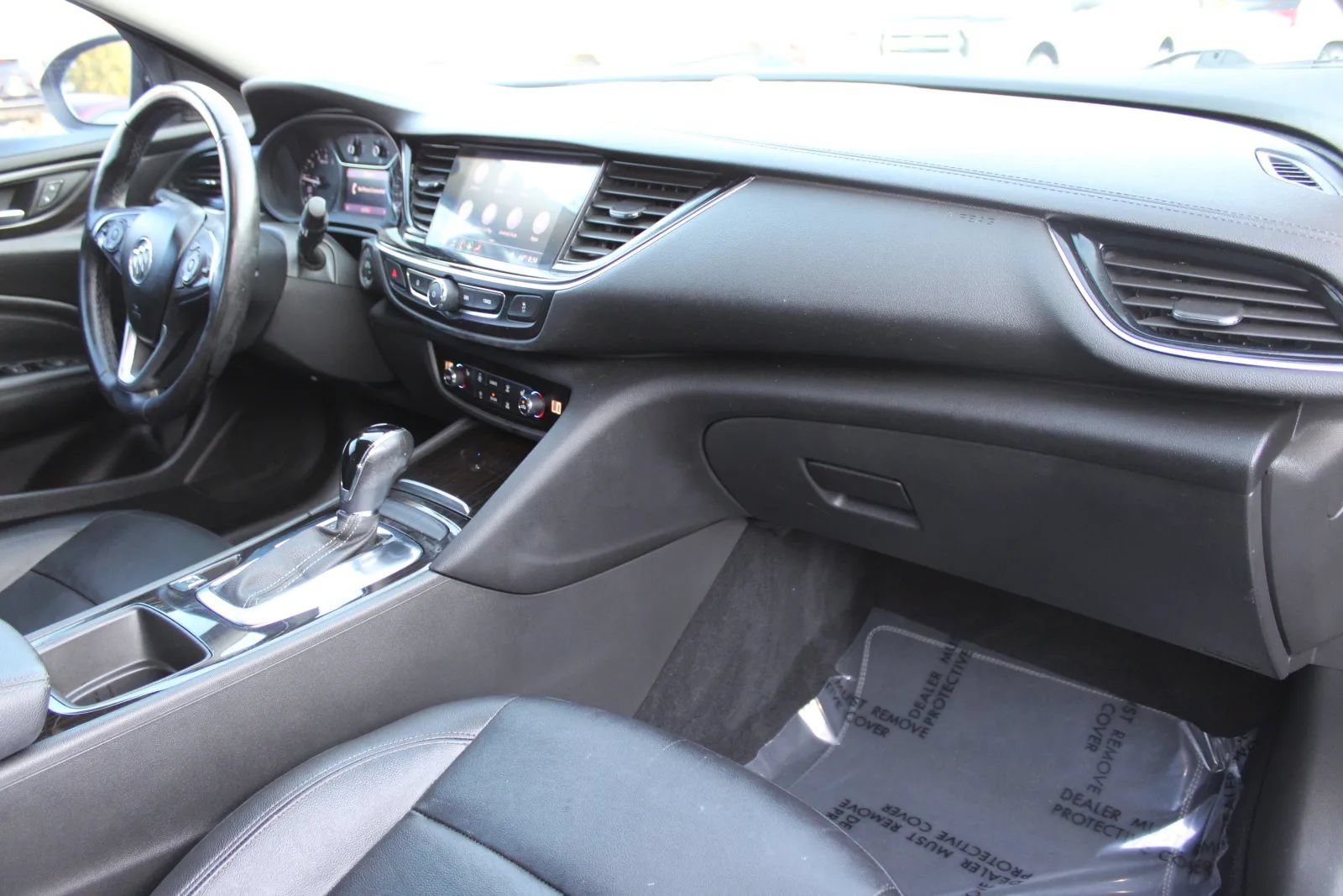 Used 2019 Buick Regal Essence FWD image 18