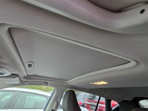 Used 2024 Subaru Crosstrek 2.0i Premium image 9