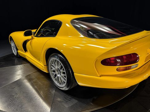 Used 2002 Dodge Viper GTS RWD image 9