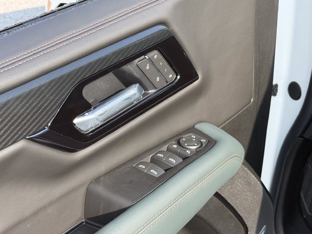New 2026 GMC Yukon XL AT4 w/ AT4 Premium Plus Package AWD/4WD image 18
