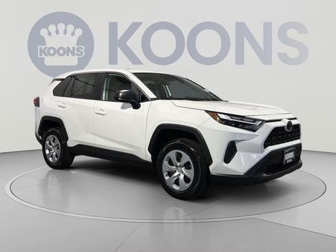 Used 2024 Toyota RAV4 LE AWD/4WD image 10