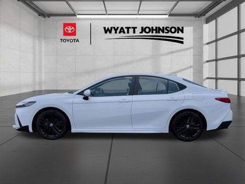Used 2025 Toyota Camry SE FWD image 2