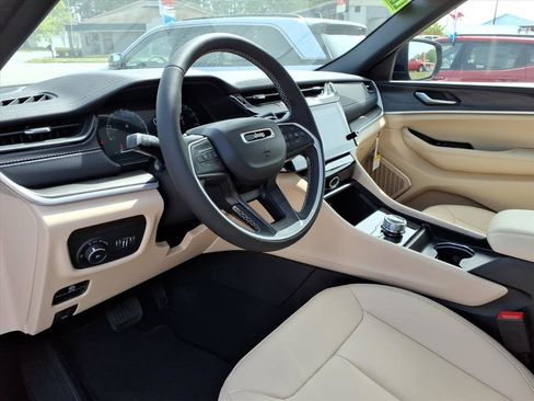 New 2026 Jeep Grand Cherokee L Limited w/ Limited Altitude Package AWD/4WD image 16