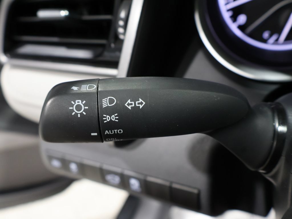 Used 2022 Toyota Camry LE AWD/4WD image 35