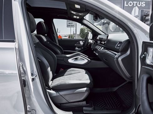 Used 2025 Mercedes-Benz GLS 63 AMG 4MATIC image 27