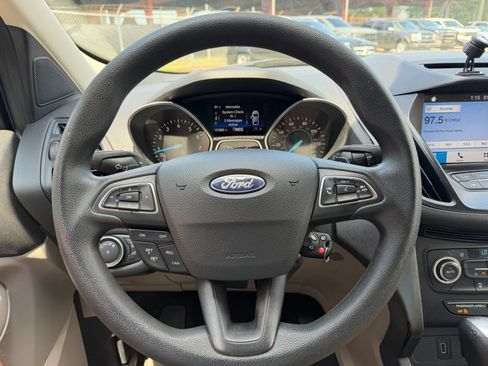 Used 2017 Ford Escape SE w/ Equipment Group 201A FWD image 15