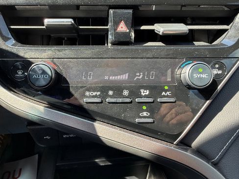 Used 2022 Toyota Camry SE image 23