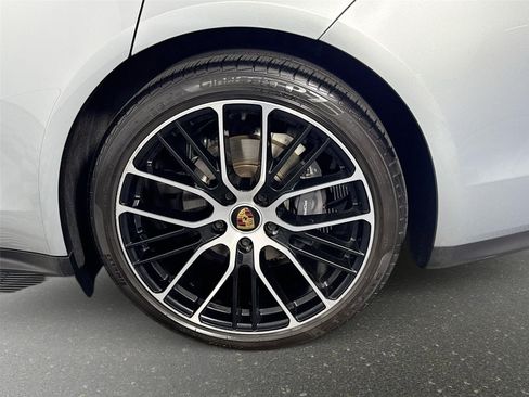 Used 2022 Porsche Panamera 4 Platinum Edition AWD/4WD image 32