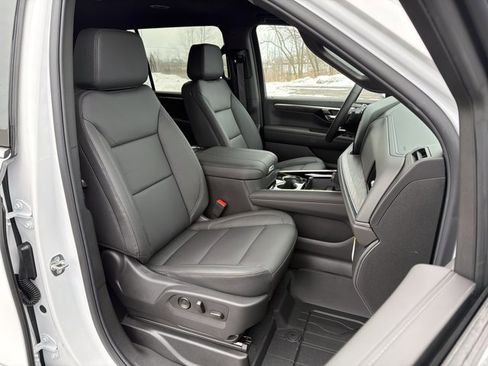 New 2026 Chevrolet Suburban LT w/ Comfort Package image 32