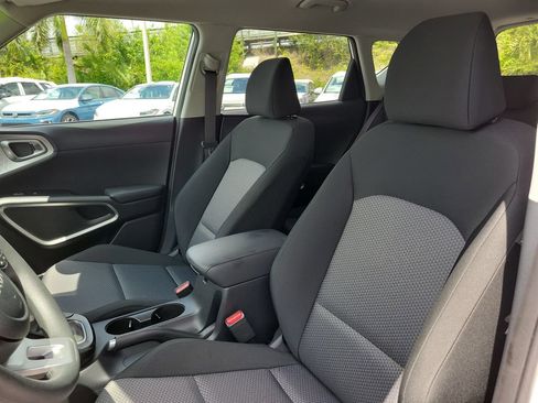 Used 2025 Kia Soul LX FWD image 18