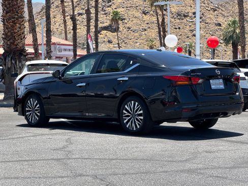 Used 2024 Nissan Altima 2.5 SV FWD image 5