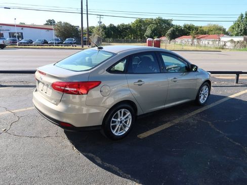 Used 2015 Ford Focus SE image 3