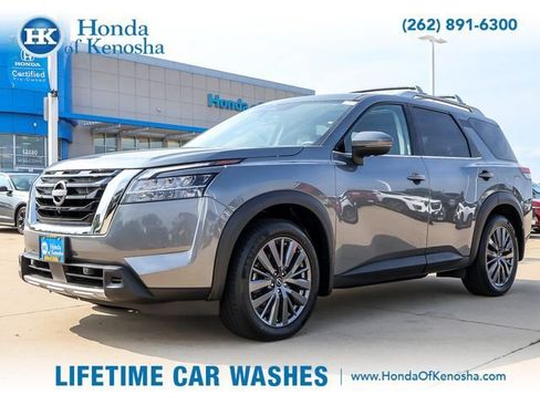 Used 2024 Nissan Pathfinder SL w/ SL Premium Package AWD/4WD image 1