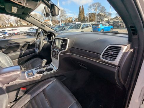 Used 2018 Jeep Grand Cherokee Limited image 27