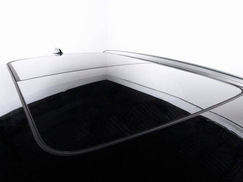 Certified 2025 Volvo XC40 B5 Plus image 40