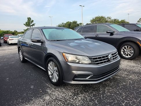 Used 2018 Volkswagen Passat 2.0T SE FWD image 1