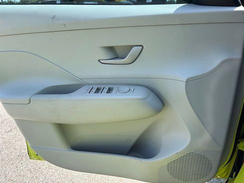 Used 2024 Hyundai Kona SEL FWD image 8