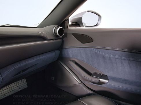 Used 2019 Ferrari Portofino image 13