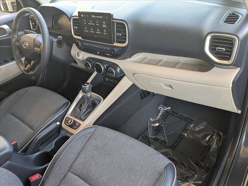 Used 2025 Hyundai Venue Limited FWD image 22