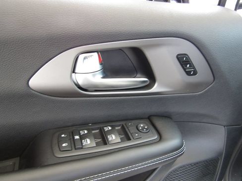 New 2027 Chrysler Pacifica Select AWD/4WD image 24