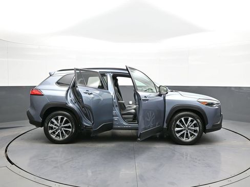 Certified 2023 Toyota Corolla Cross XLE image 42