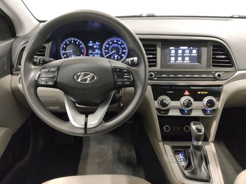 Used 2019 Hyundai Elantra SE FWD image 22