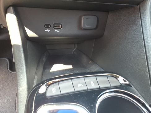 Certified 2024 Buick Encore GX Preferred w/ Comfort Package FWD image 23