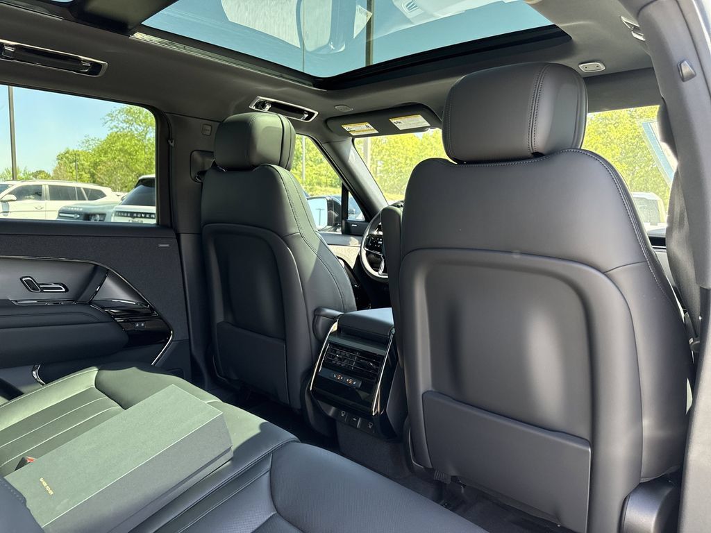 New 2025 Land Rover Range Rover Sport Dynamic SE AWD/4WD image 16