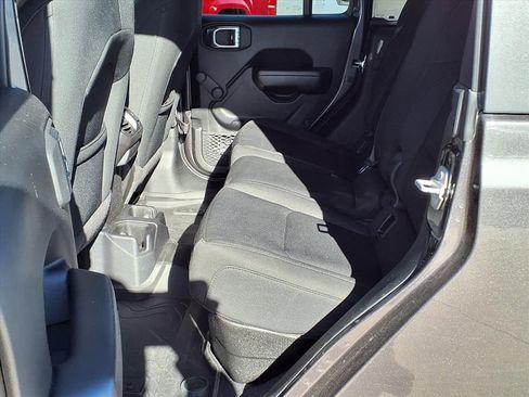 Used 2021 Jeep Gladiator Sport image 12