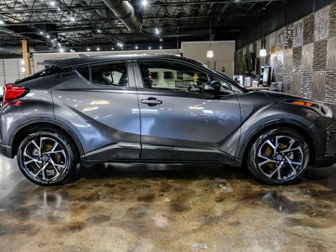 Used 2019 Toyota C-HR XLE FWD image 7