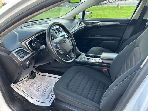 Used 2020 Ford Fusion SE image 11