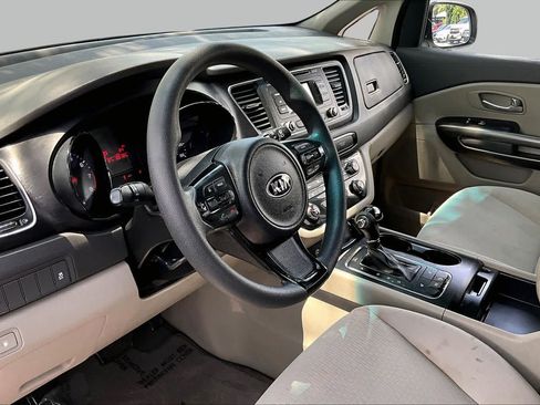 Used 2016 Kia Sedona LX w/ LX Convenience Package FWD image 18