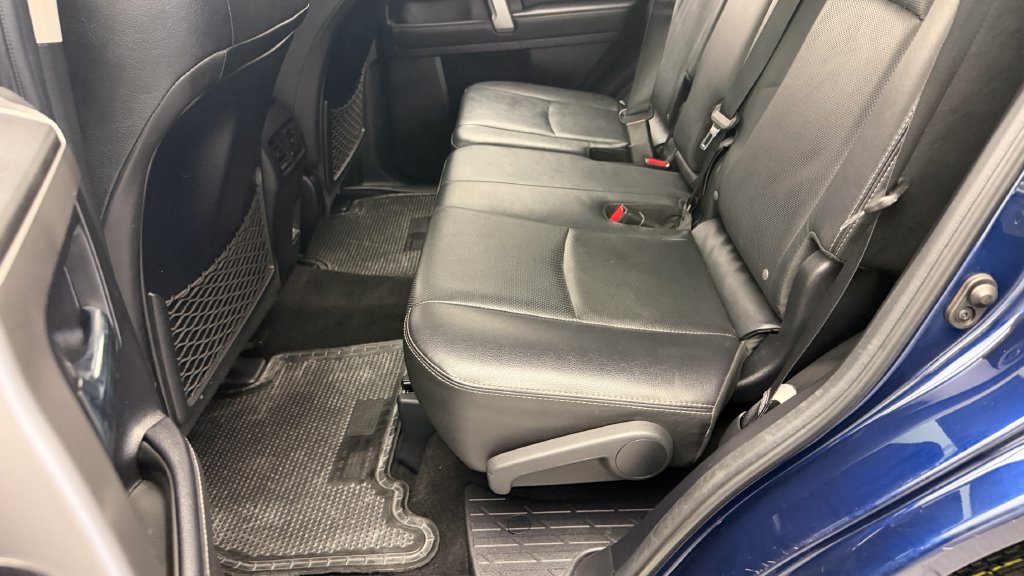 Used 2023 Toyota 4Runner Limited AWD/4WD image 32