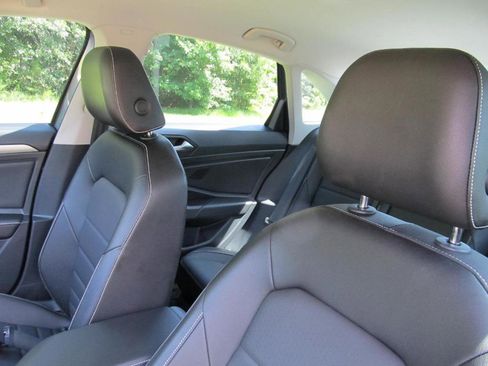 Used 2022 Volkswagen Jetta SE image 20