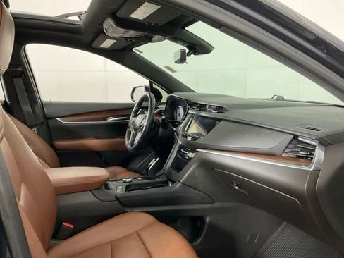 Used 2022 Cadillac XT5 Premium Luxury w/ Technology Package AWD/4WD image 32